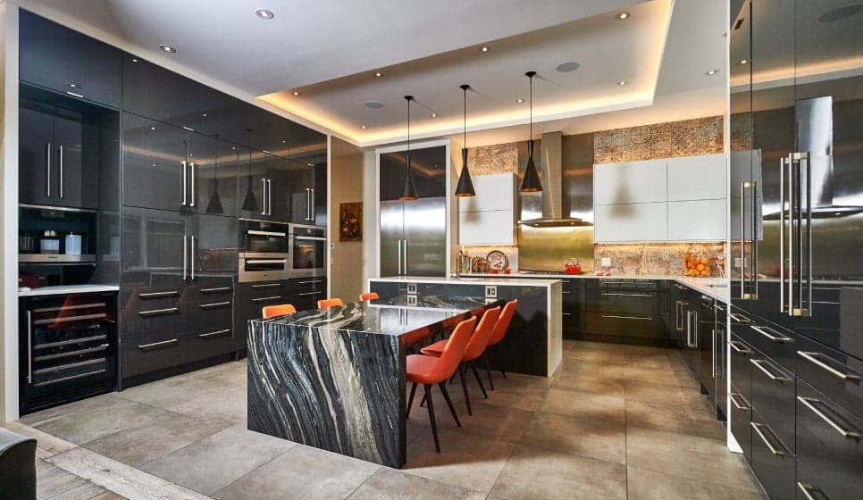 White Kitchen in Bayview Village - detail 4
